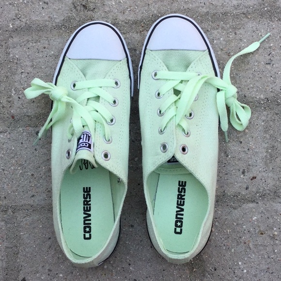 converse women's chuck taylor dainty ox sneakers